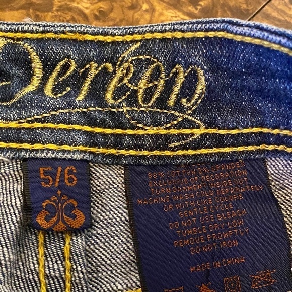 DEREON JEAN Skinny Distressed 8” Rise Embroidered - Picture 5 of 5